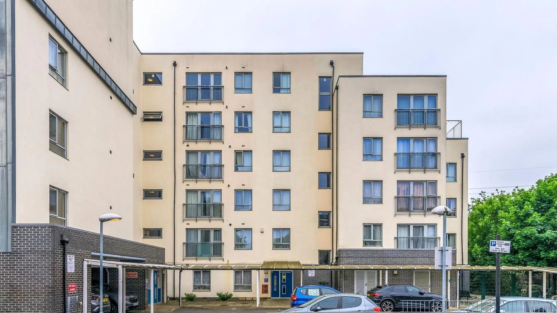 Warm 2-Bed Flat By Livestay Short Lets & Serviced Accommodation London United Kingdom