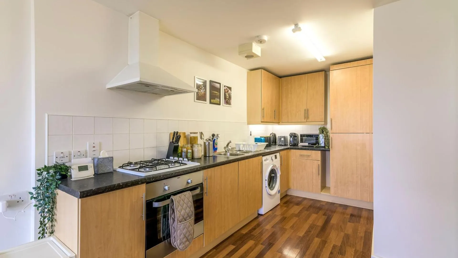 Apartment Warm 2-Bed Flat By Livestay Short Lets & Serviced Accommodation London