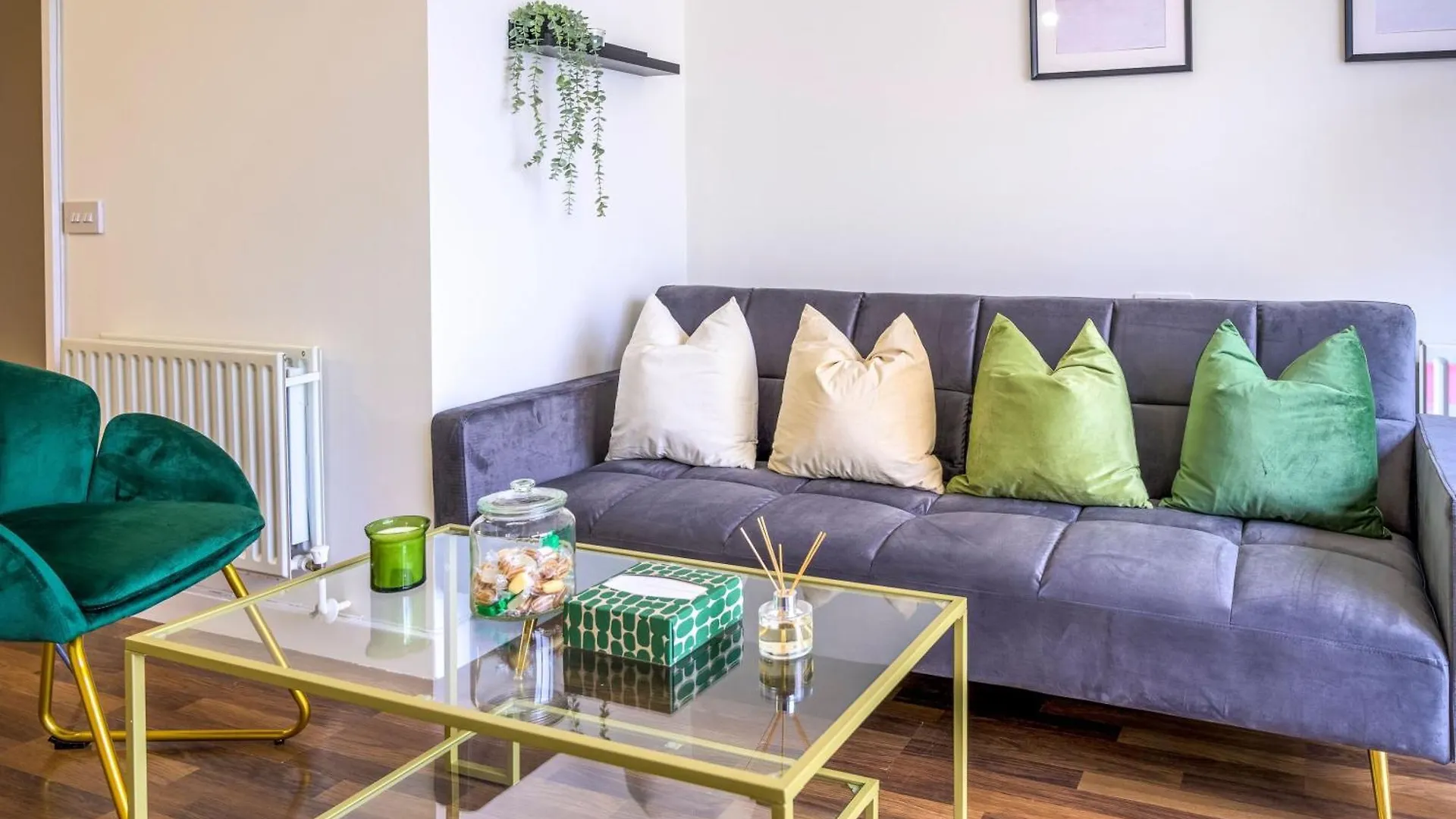 Warm 2-Bed Flat By Livestay Short Lets & Serviced Accommodation London Apartment