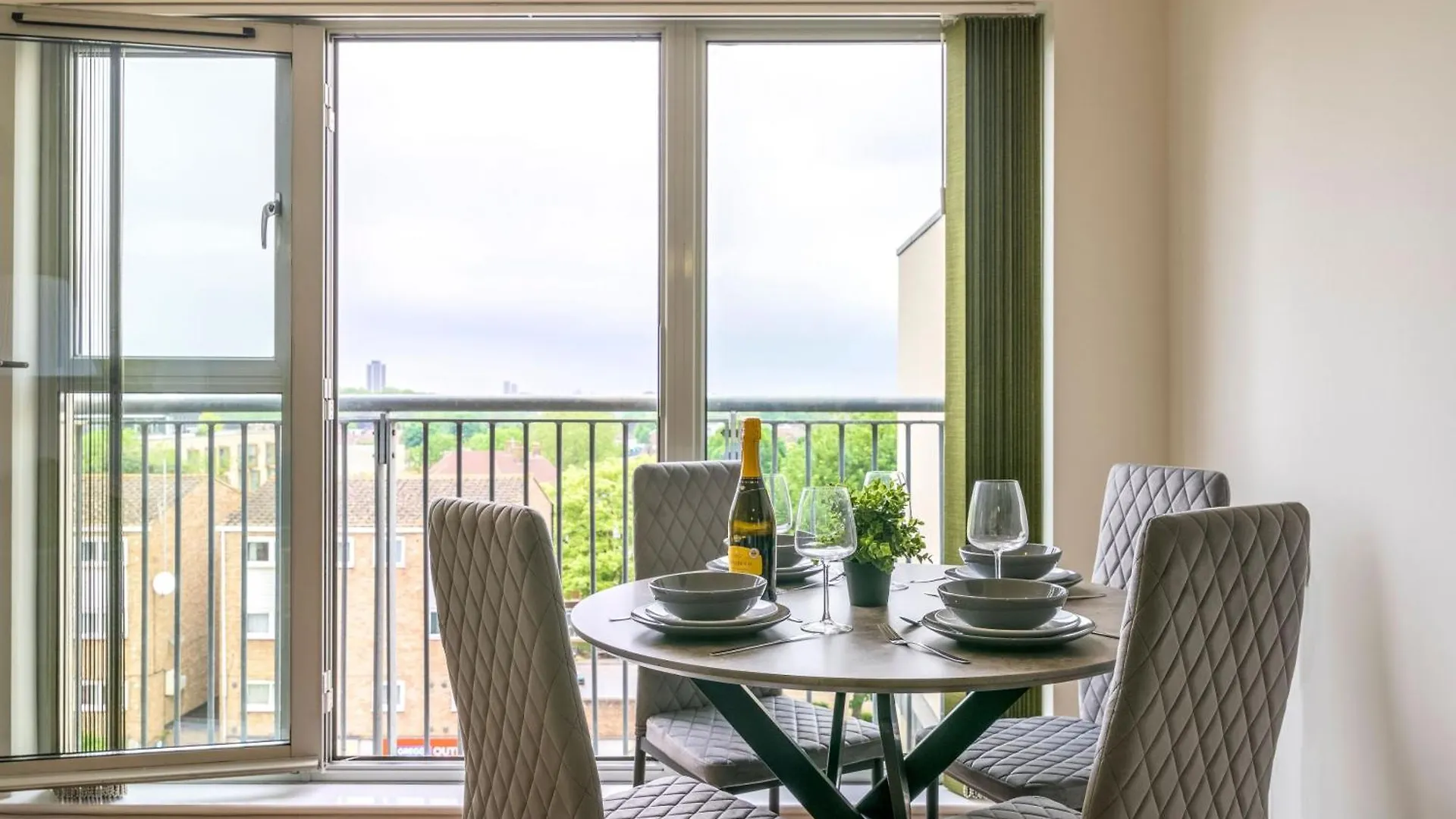 Warm 2-Bed Flat By Livestay Short Lets & Serviced Accommodation London 0*,